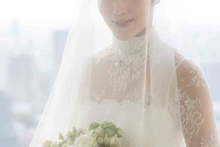 Real Bride Lena Wearing Bespoke Everly Headpiece With Rhinestones Japan 4