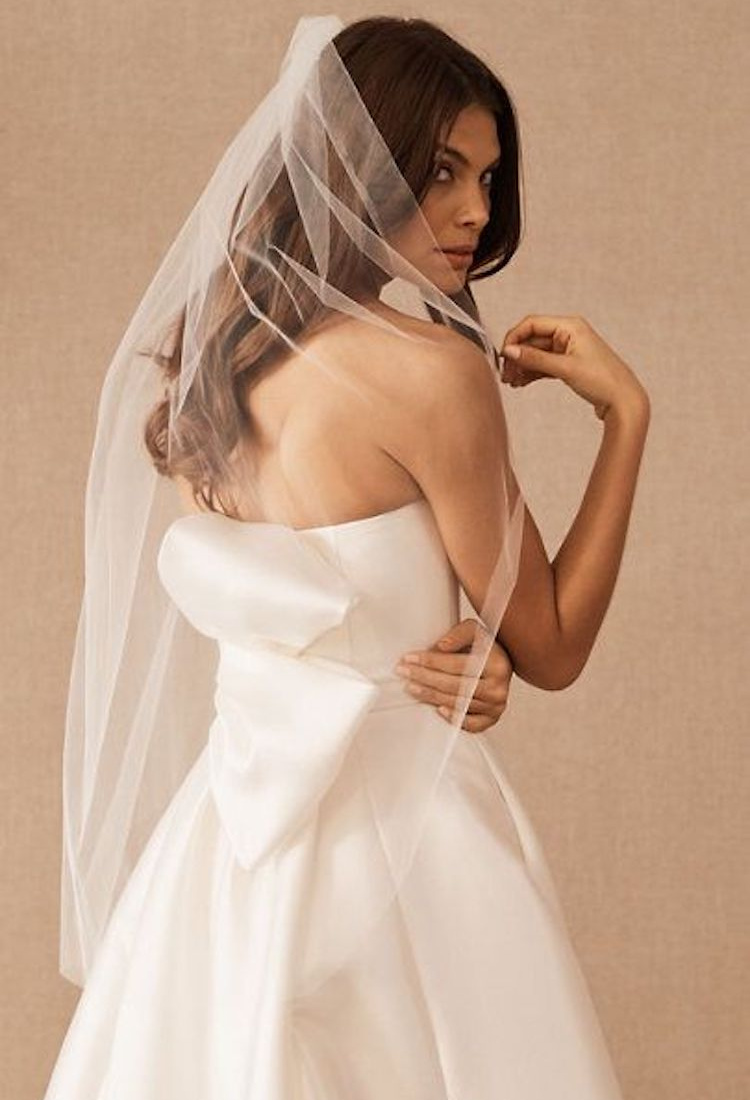 Wedding Dress With Bow And Short Veil 3