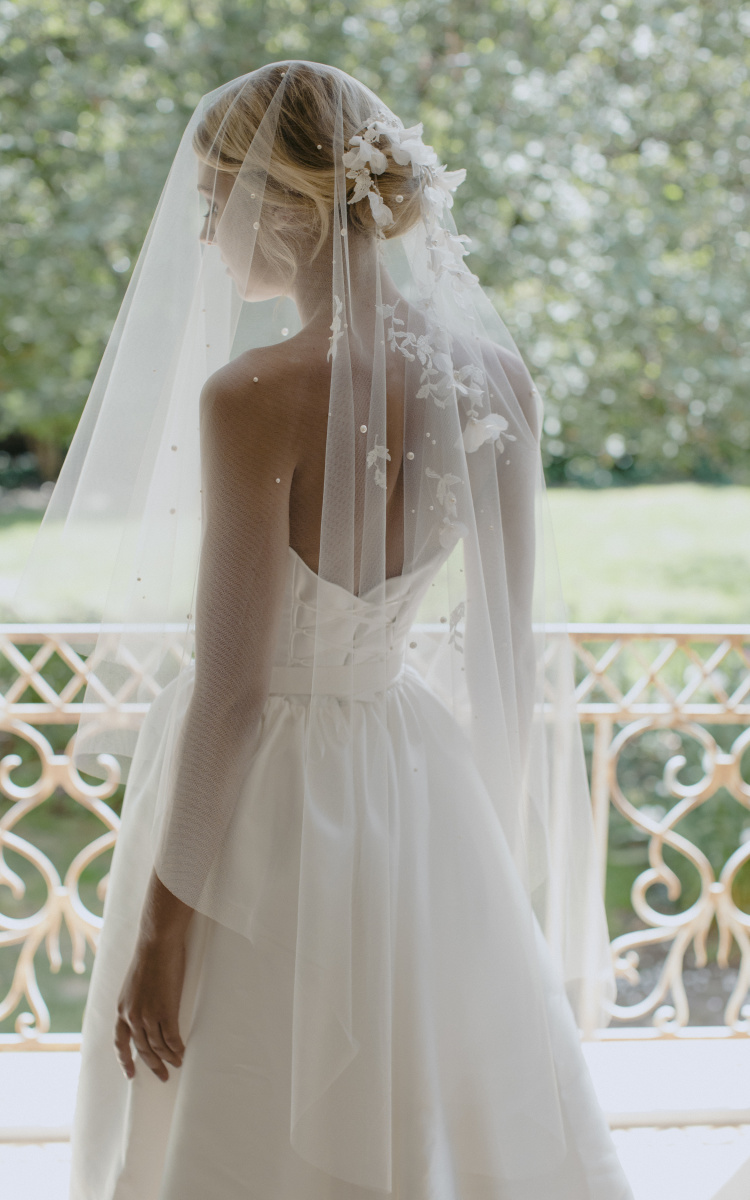 Why Your Dress Probably Isn't White And How To Choose A Veil To Match It