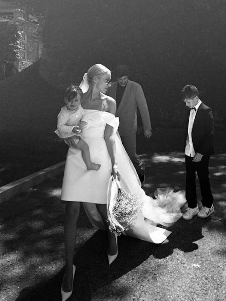 Your Guide To Styling A Short Wedding Dress With A Veil 1