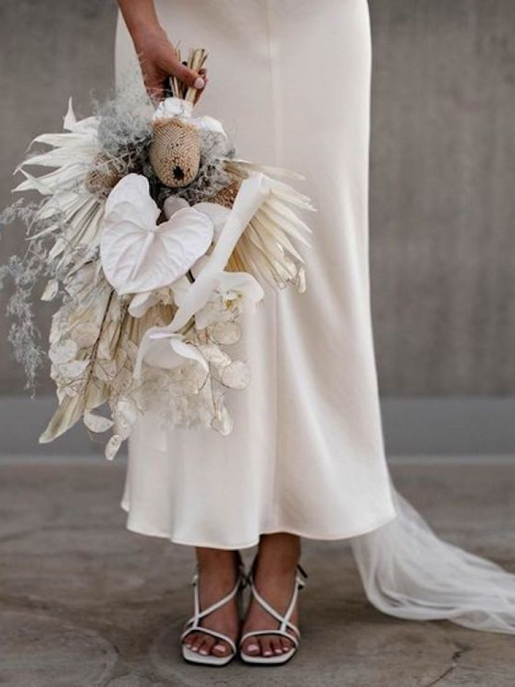 Your Guide To Styling A Short Wedding Dress With A Veil 19